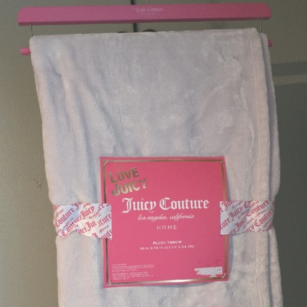 Juicy Couture Soft Pink Throw Blanket NWT